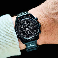 Swatch x Omega Mission to Moonphase "New Moon" Snoopy SO33b700