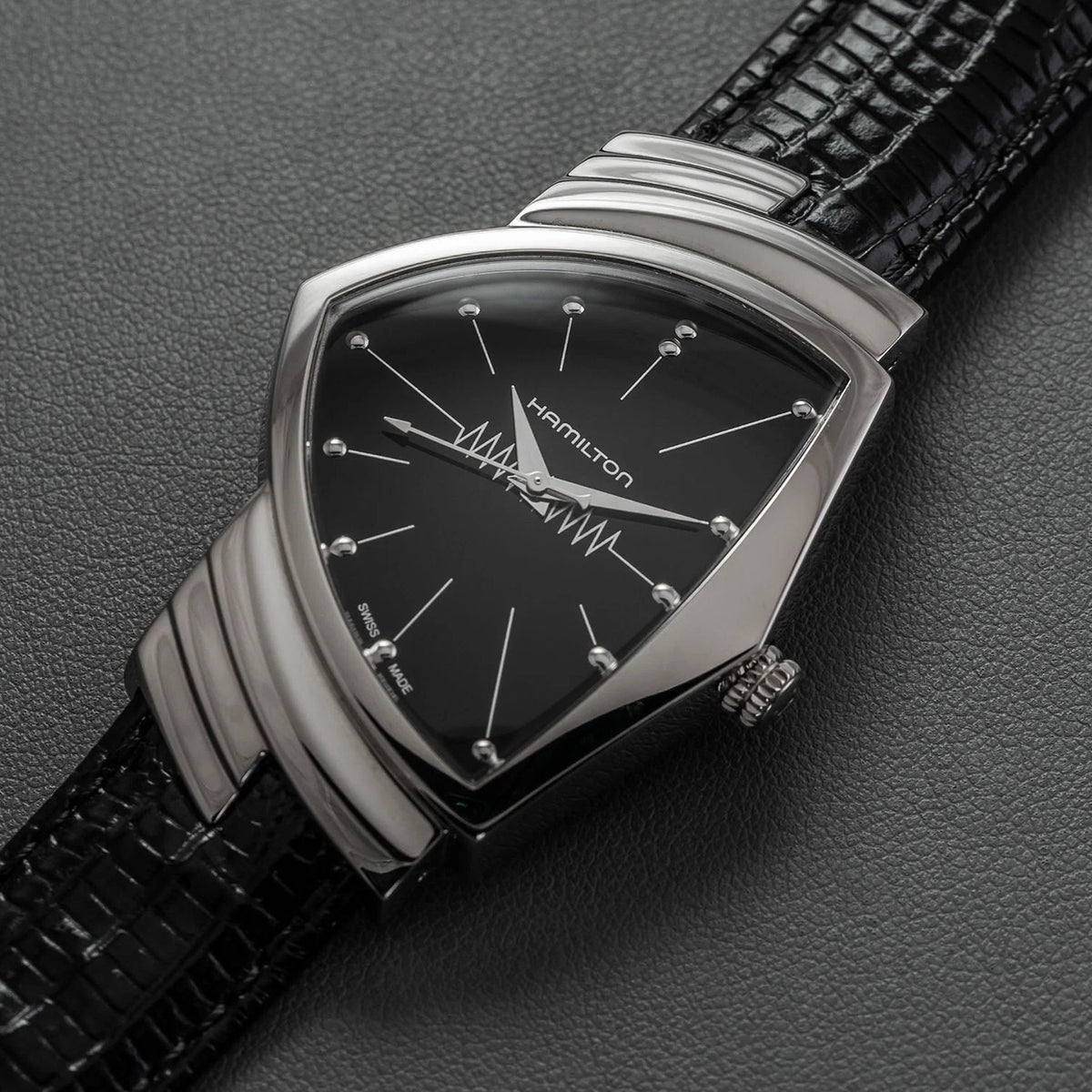 Hamilton Ventura Quartz Black Dial H24211732