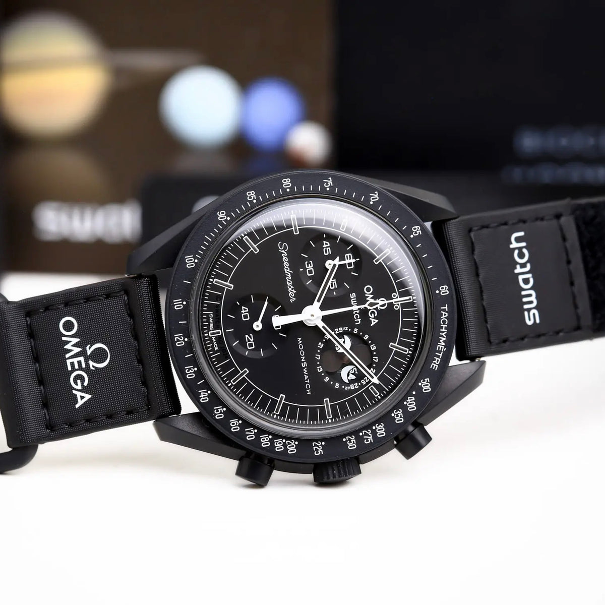 Swatch x Omega Mission to Moonphase "New Moon" Snoopy SO33b700