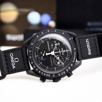 Swatch x Omega Mission to Moonphase "New Moon" Snoopy SO33b700