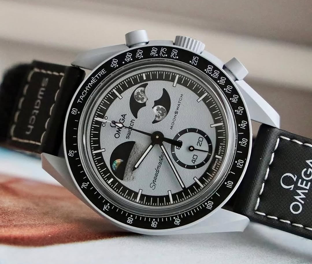 Swatch x Omega Mission to Earthphase SO33M700