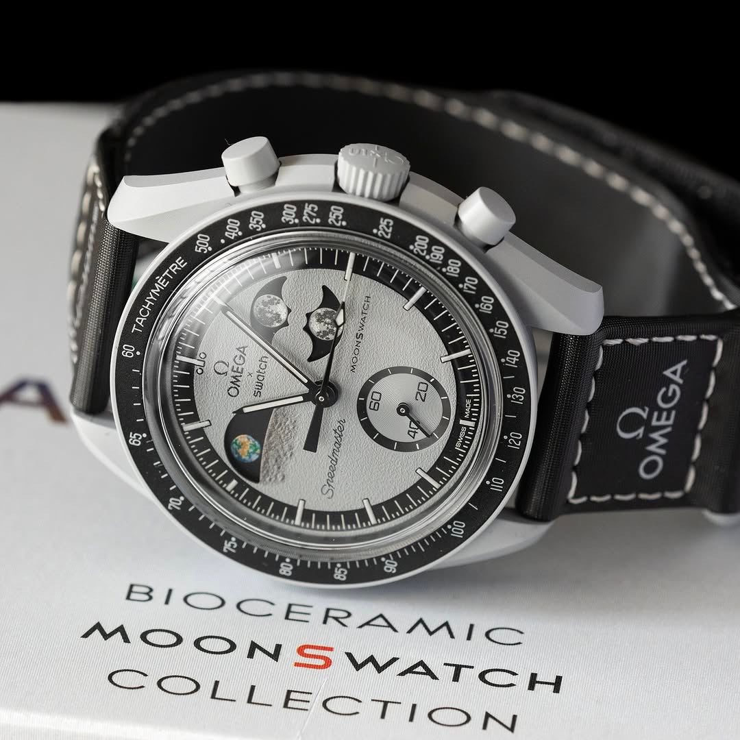 Swatch x Omega Mission to Earthphase SO33M700
